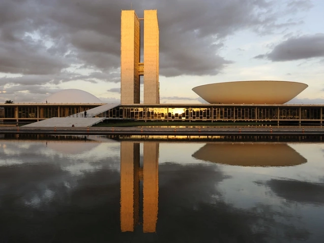 O papel de um advogado tributarista em Brasília/DF, com ênfase na expertise e serviços oferecidos por Larsen Nunes Advocacia.